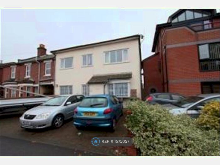 2 Bedroom Flat To Rent In Fairway House, Southampton, SO15