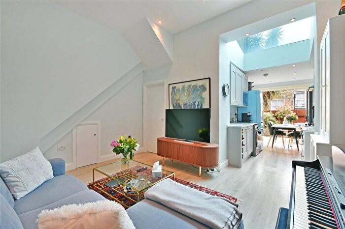 2 Bedroom Flat For Sale In Cotleigh Road, West Hampstead, NW6