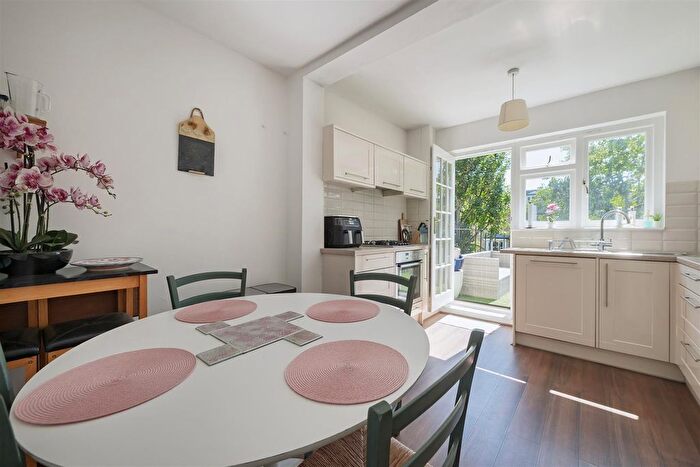 3 Bedroom Flat For Sale In Cromwell Grove, London, W6