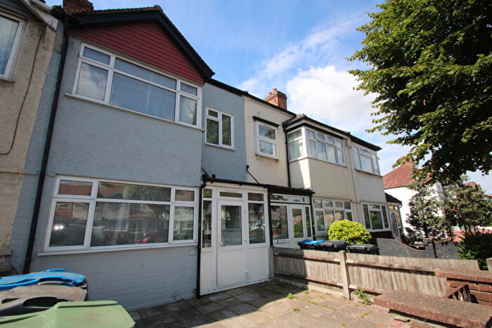3 Bedroom House To Rent In Mitcham Road, Croydon, CR0