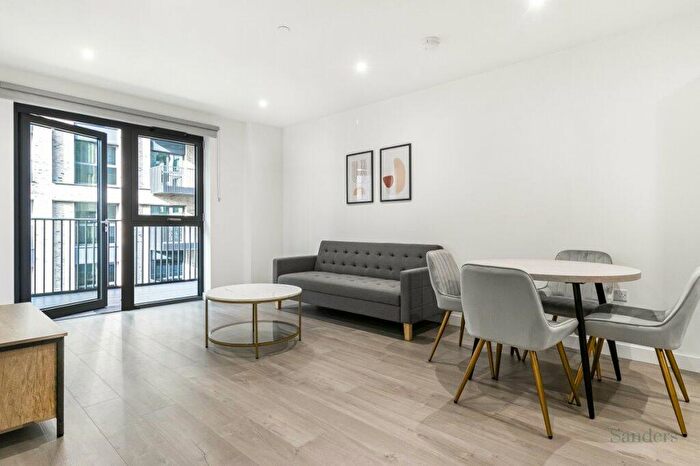 1 Bedroom Flat To Rent In Woodberry Grove, Hackney, London, N4