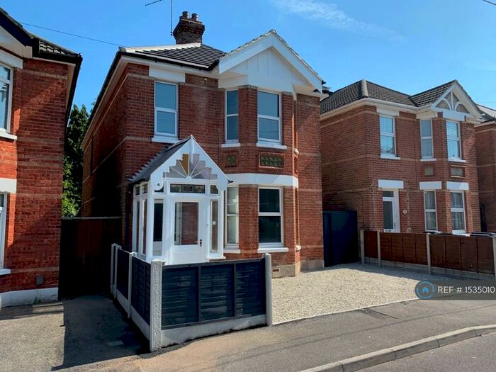 6 Bedroom Detached House To Rent In Sedgley Road, Bournemouth, BH9