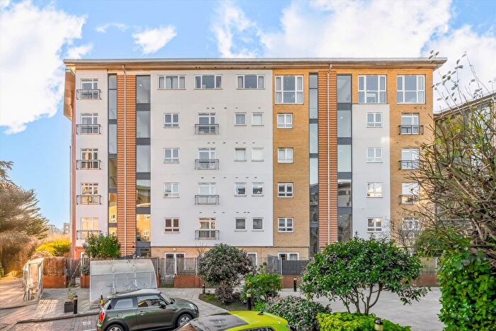 3 Bedroom Flat To Rent In Marcon Place, Hackney, E8