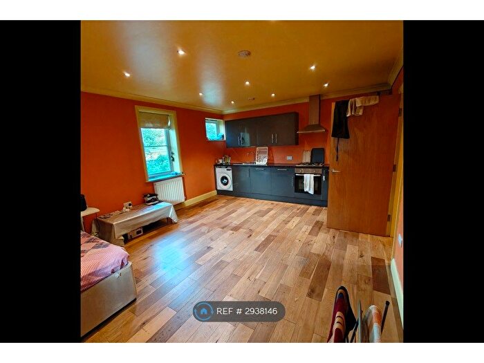 1 Bedroom Flat To Rent In Parkview Apartments, Morden, SM4
