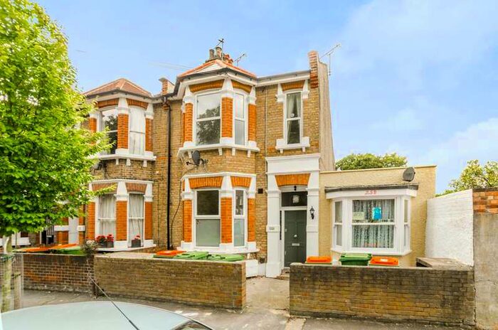 1 Bedroom Flat To Rent In Sidney Road, Forest Gate, E7