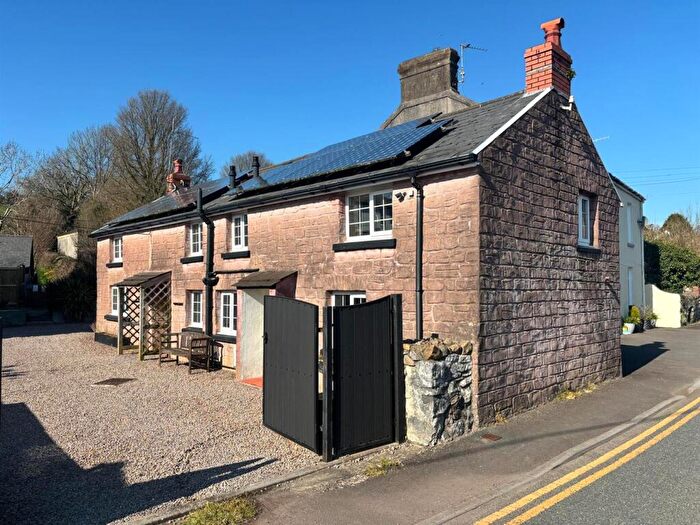 2 Bedroom Detached House For Sale In Water Street, Kidwelly, SA17