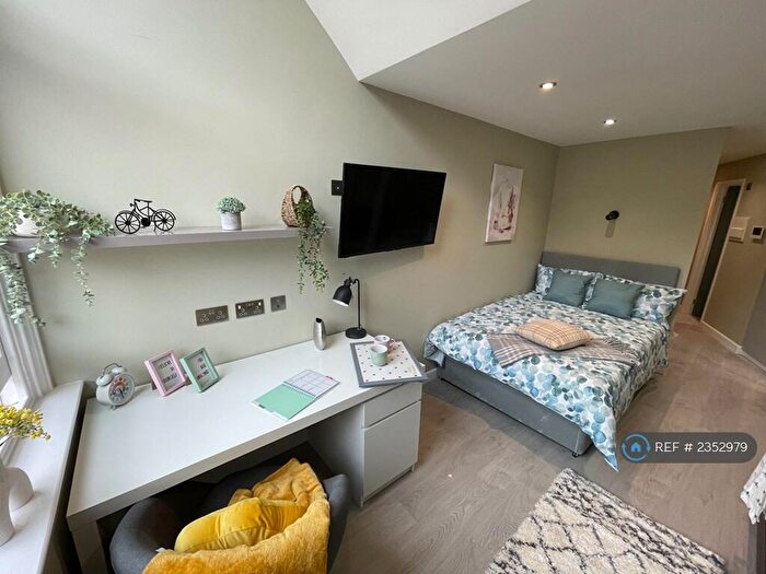 Studio To Rent In Broad Street, Nottingham, NG1