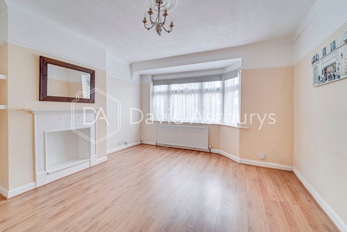 1 Bedroom Flat To Rent In Oakleigh Road North, Whetstone, London, N20
