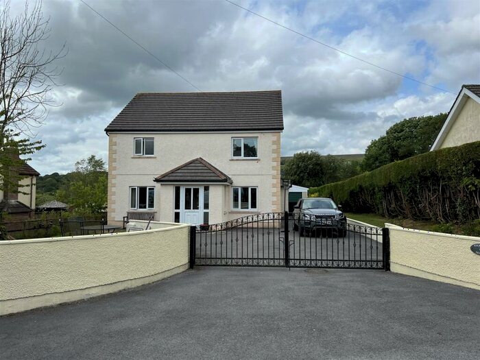 3 Bedroom Detached House For Sale In Highfield Road, Twyn, Ammanford, SA18
