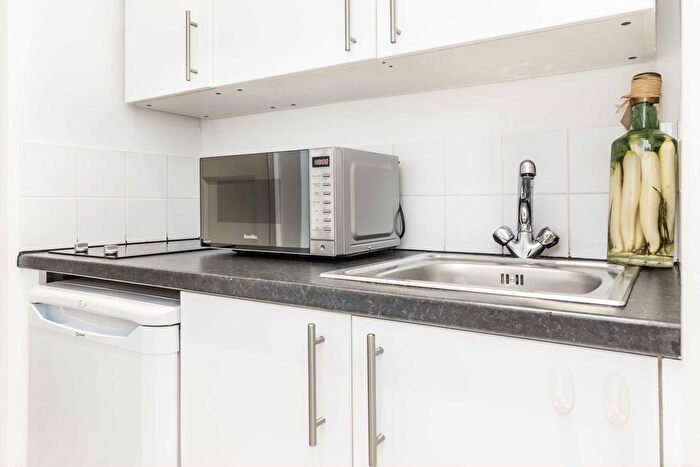 1 Bedroom Studio To Rent In Hill Street, London, W1J