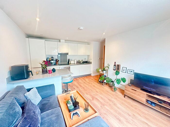 2 Bedroom Flat To Rent In Tower Point, Sydney Road, EN2