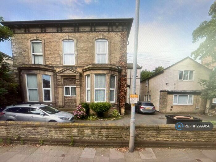 2 Bedroom Flat To Rent In Tulliallen, Liverpool, L22