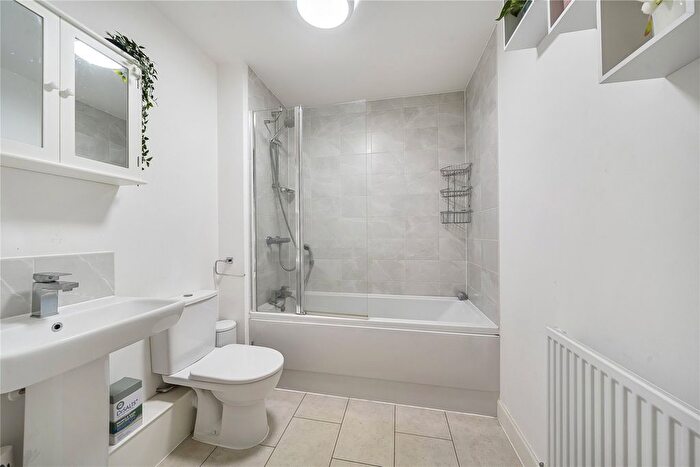 2 Bedroom Flat For Sale In Chertsey, Surrey, KT16