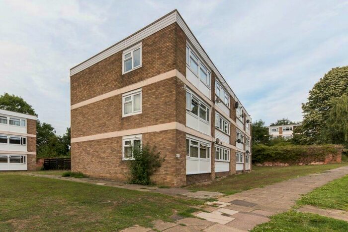 3 Bedroom Flat To Rent In Longmeadow Way, Canterbury, CT2