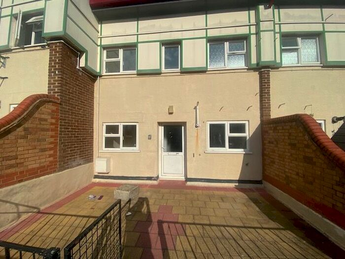 3 Bedroom Flat To Rent In Stoneycroft, Hemel Hempstead, HP1