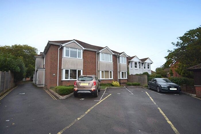 1 Bedroom Flat To Rent In Flat, Station Road, Netley Abbey, Southampton, Hampshire, SO31