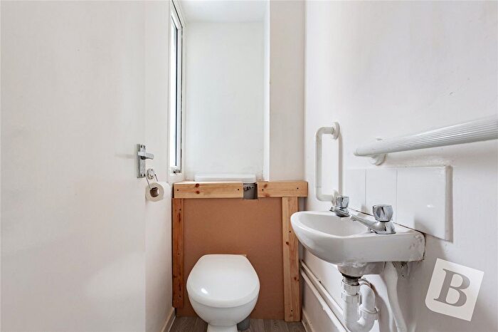3 Bedroom Terraced House For Sale In Saddleworth Square, Romford, RM3