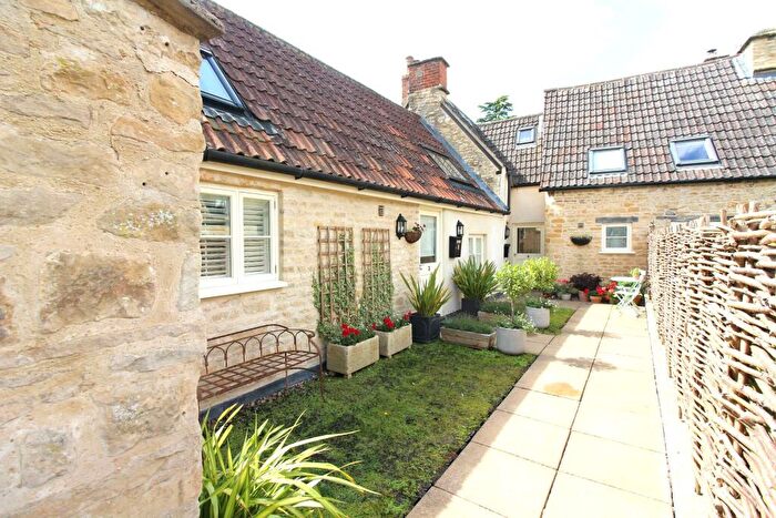 3 Bedroom Barn Conversion To Rent In Albion Yard, Chipping Norton, OX7