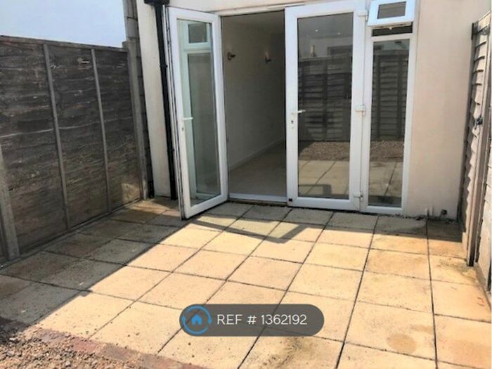 Studio To Rent In Boundary Road, Hove, BN3