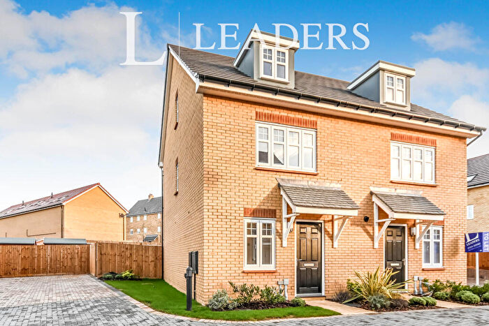 4 Bedroom Town House To Rent In Willowsway Road, Bedford, MK42