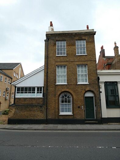 2 Bedroom Flat To Rent In West Street, DA11