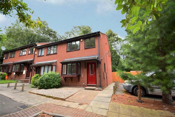 3 Bedroom Town House To Rent In Sycamore Close, Leeds, West Yorkshire, LS6