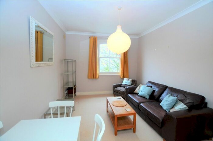 2 Bedroom Flat To Rent In Cintra Park, London, SE19