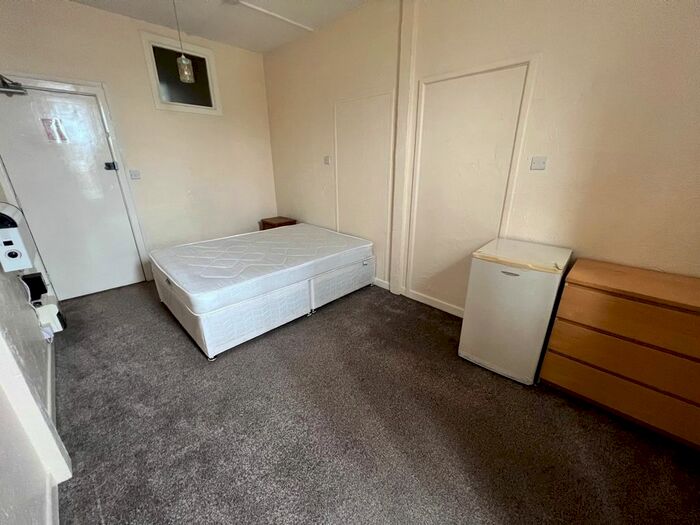 1 Bedroom Studio To Rent In Holdenhurst Road, Bournemouth, BH8
