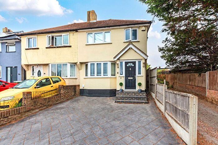 3 Bedroom Semi-Detached House For Sale In Ridgeway West, Sidcup, DA15