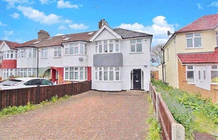 3 Bedroom End Terrace House For Sale In Amhurst Gardens, Isleworth, TW7