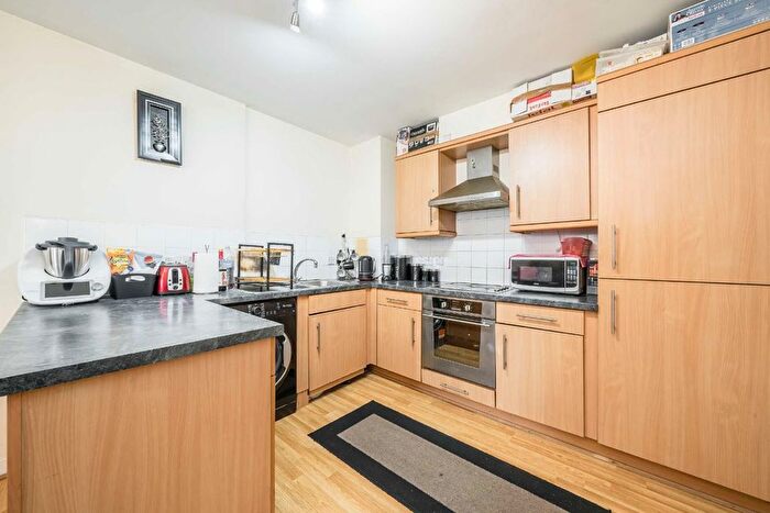1 Bedroom Flat For Sale In Prince Regent Road, Hounslow, TW3