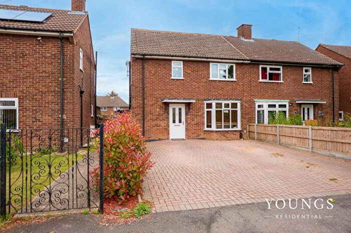 3 Bedroom Semi-Detached House For Sale In Rochford Garden Way, Rochford, SS4