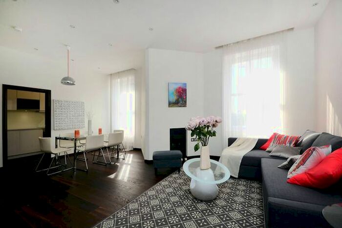 2 Bedroom Flat To Rent In Earls Court Square, Earls Court, London, SW5