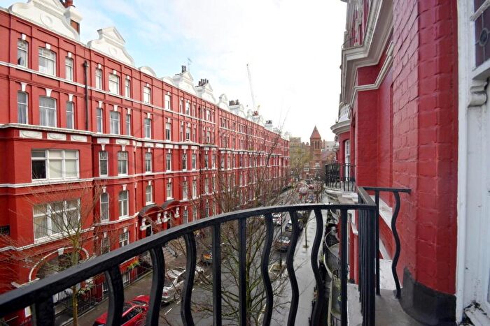 4 Bedroom Flat To Rent In Chapel Street, Marylebone, NW1