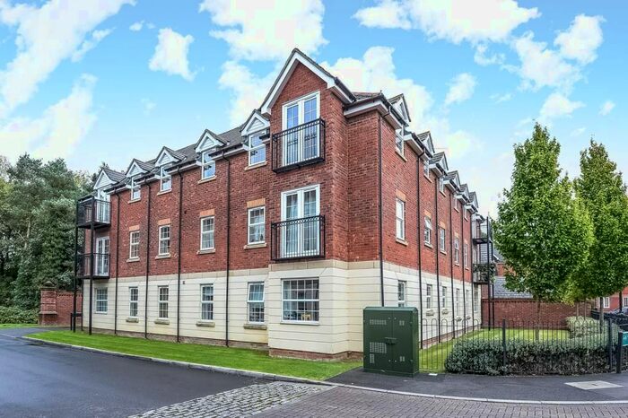2 Bedroom Flat To Rent In Newbury, Berkshire, RG14
