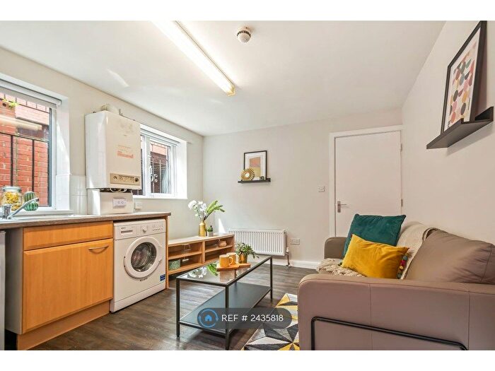 1 Bedroom Flat To Rent In Ash Road, Leeds, LS6