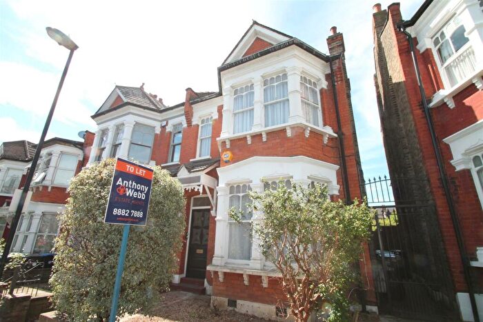 2 Bedroom Flat To Rent In Osborne Road, Palmers Green, London, N13