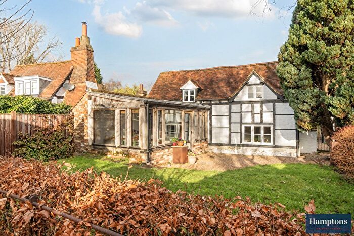 2 Bedroom Detached House For Sale In The Platt, Amersham, HP7