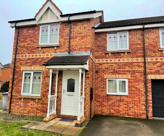 3 Bedroom Semi-Detached House To Rent In West End Court, Rossington, DN11