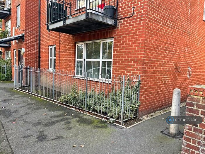 2 Bedroom Flat To Rent In Ash Tree House, London, SE5