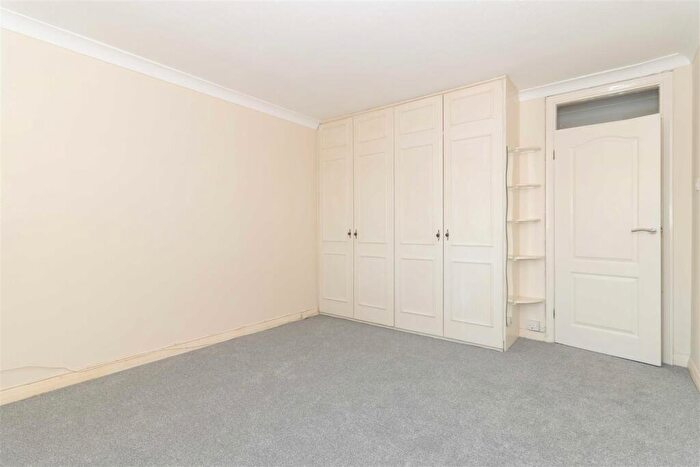 2 Bedroom Flat To Rent In Boundary Road, Worthing, BN11