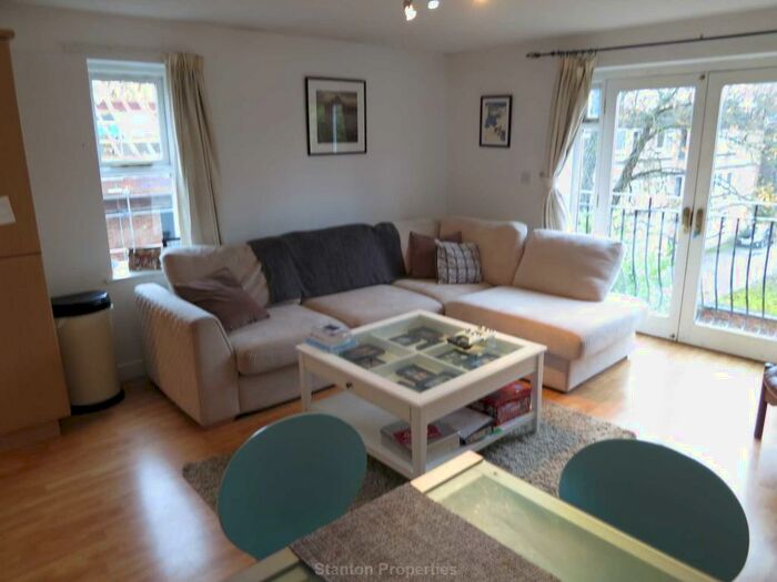 2 Bedroom Apartment To Rent In Queenston Road, West Didsbury, M20
