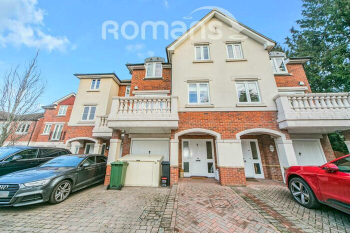 5 Bedroom Town House To Rent In Symeon Place, Caversham Heights, RG4