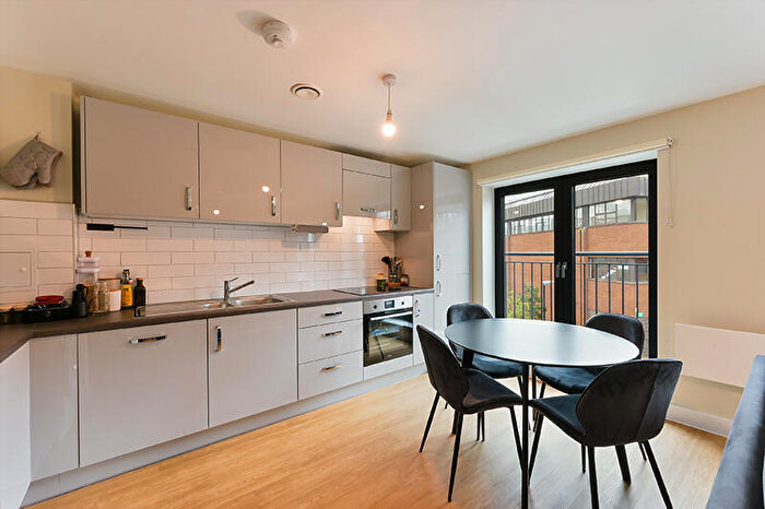 2 Bedroom Apartment To Rent In Weavers Yard, Newbury Newbury, RG14