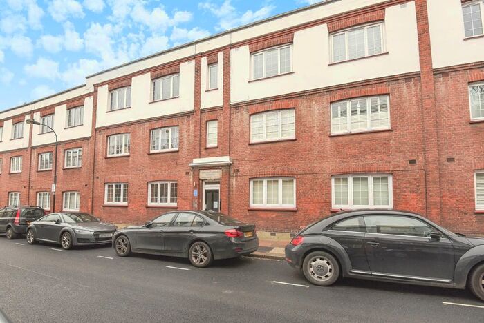 2 Bedroom Flat To Rent In Ranelagh Gardens Mansions, Fulham, London, SW6