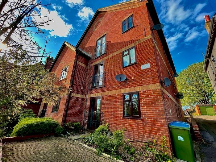 Apartment To Rent In Thorold Road, Bitterne Park, SO18