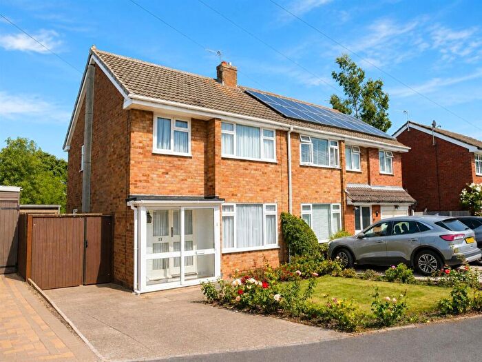 3 Bedroom Semi-Detached House For Sale In Range Way, Kingsbury, B78