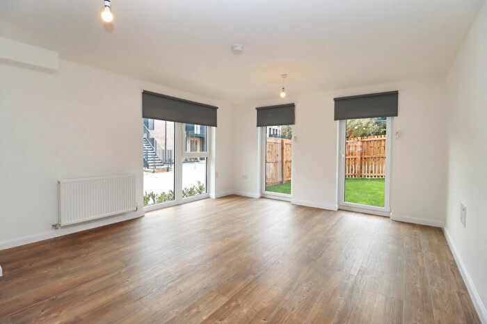 2 Bedroom End Of Terrace House To Rent In Kilpatrick Grove, Edinburgh, EH6