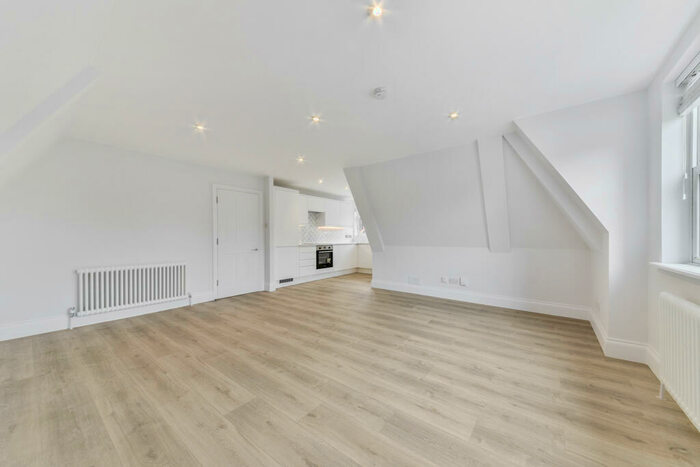 2 Bedroom Apartment To Rent In The Gardens, East Dulwich London, SE22