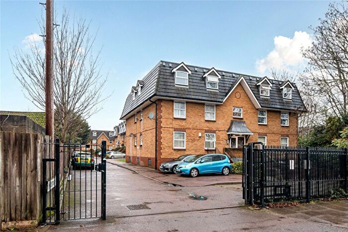 1 Bedroom Studio For Sale In Millstream Close, Palmers Green, London, N13